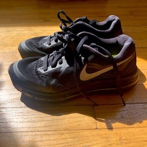 Nike Air Max black women’s running shoes size 7